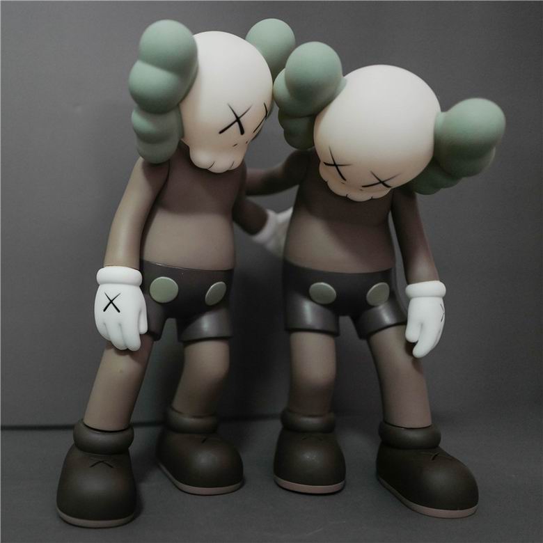 Kaws 26x12x26cm m  (2)